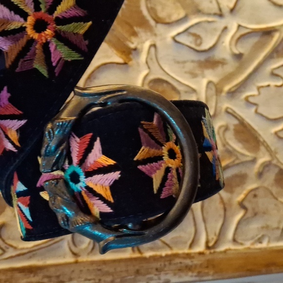 Vintage Bechelli Wolf Head Embroidered Velvet Belt. main image 12